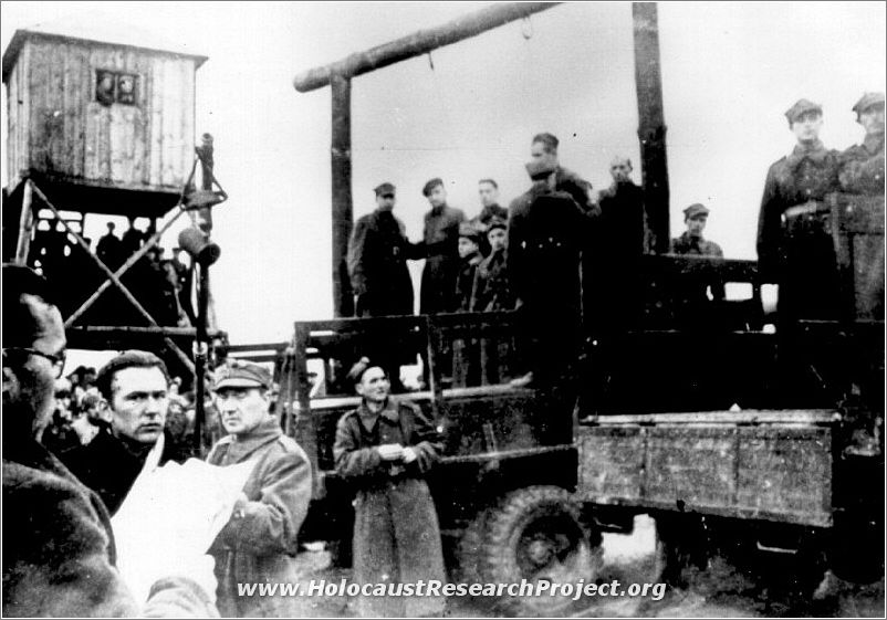 The execution of war criminals who had served on the staff of the Majdanek camp.